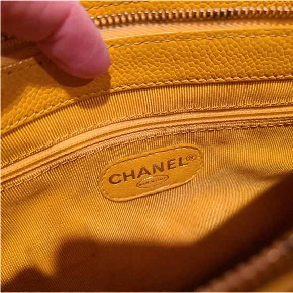Chanel excellent condition Yellow cavier Tote Bag w original COA card & sticker - Picture 6 of 10